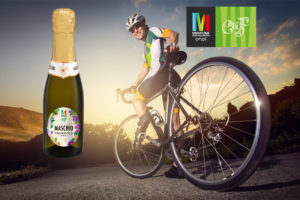 ciclista e bottiglia di Mini Prosecco DOC limited edition